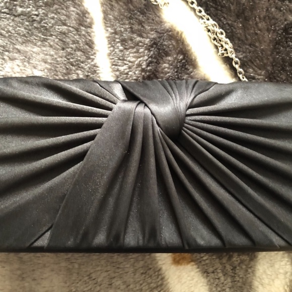 Clutch - Picture 5 of 6